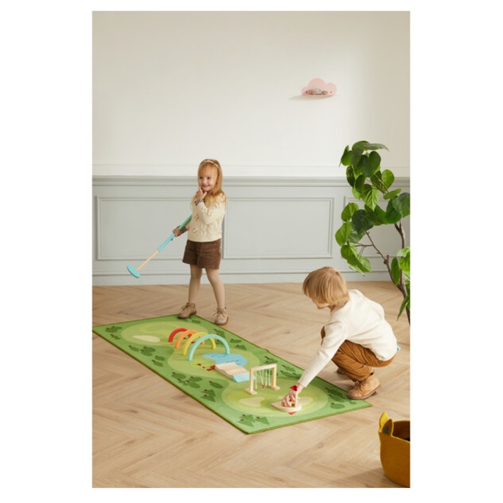 Like New Maisonette Good Wood Mini Golf Game and Golf Mat